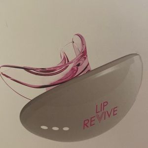 LIP REVIVE LIGHT THERAPY Lip Care OS Brand New